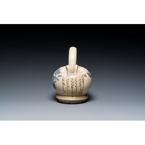 439 - A Vietnamese blue and white Bat Trang stoneware lime pot with floral design, 19th C.Description:H.: ... 