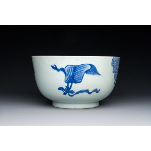 444 - A Chinese blue and white 'Bleu de Hue' bowl for the Vietnamese market, Nguyen mark, 18th C.Descripti... 