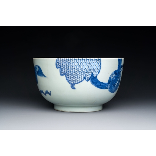 444 - A Chinese blue and white 'Bleu de Hue' bowl for the Vietnamese market, Nguyen mark, 18th C.Descripti... 