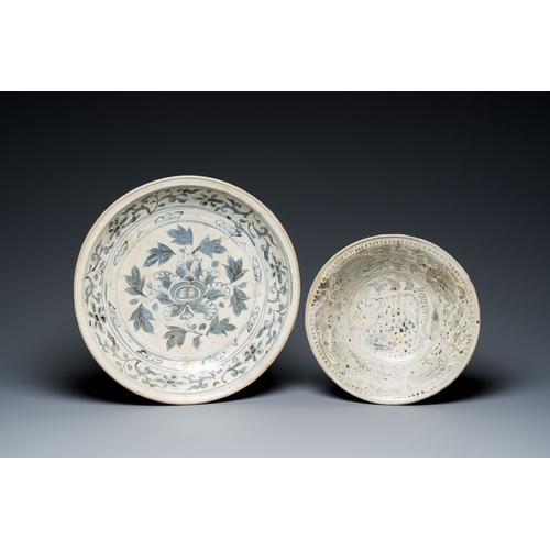 455 - A Vietnamese or Annamese blue and white dish, a Thai Sawankhalok dish and a pair of celadon figures,... 