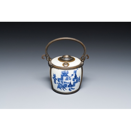 456 - A Chinese blue and white 'Bleu de Hue' waterpipe for the Vietnamese market, Tho mark, 19th C.Descrip... 