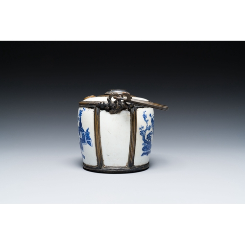 456 - A Chinese blue and white 'Bleu de Hue' waterpipe for the Vietnamese market, Tho mark, 19th C.Descrip... 