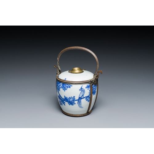 457 - A Chinese blue and white 'Bleu de Hue' water pipe for the Vietnamese market, 19th C.Description:H.: ... 