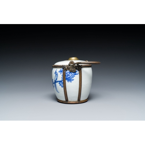 457 - A Chinese blue and white 'Bleu de Hue' water pipe for the Vietnamese market, 19th C.Description:H.: ... 