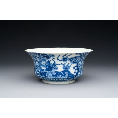 459 - A Chinese blue and white 'Bleu de Hue' bowl for the Vietnamese market, 'dragon' mark, 19th C.Descrip... 