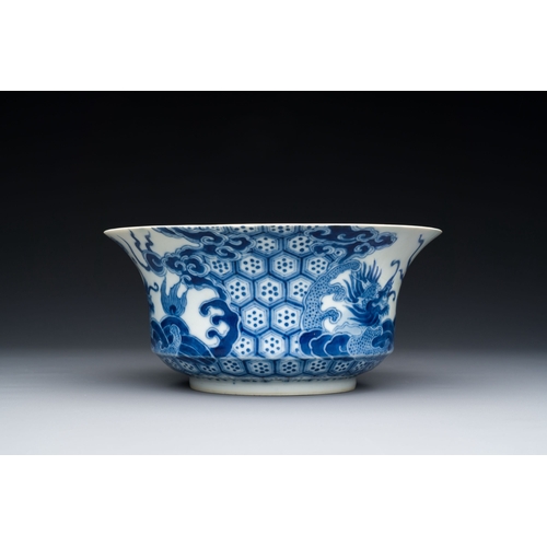 459 - A Chinese blue and white 'Bleu de Hue' bowl for the Vietnamese market, 'dragon' mark, 19th C.Descrip... 