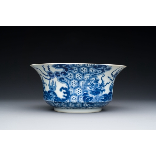 459 - A Chinese blue and white 'Bleu de Hue' bowl for the Vietnamese market, 'dragon' mark, 19th C.Descrip... 