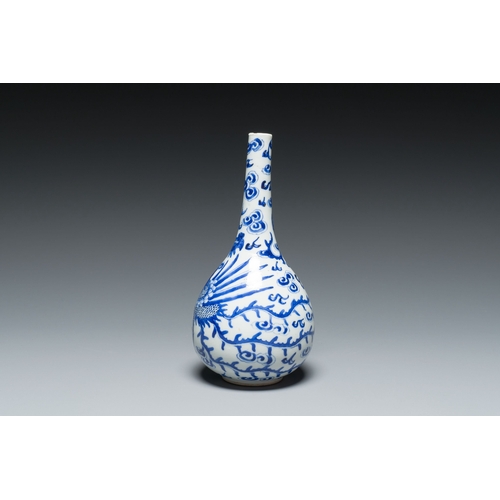 462 - A Chinese blue and white 'Bleu de Hue' vase with a phoenix for the Vietnamese market, Tho mark, 19th... 