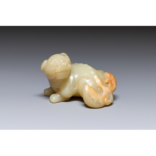 469 - A Chinese white and russet jade sculpture of a mythical beast, 18th C.Description:Dim.: 7,5 x 6 x 4,... 