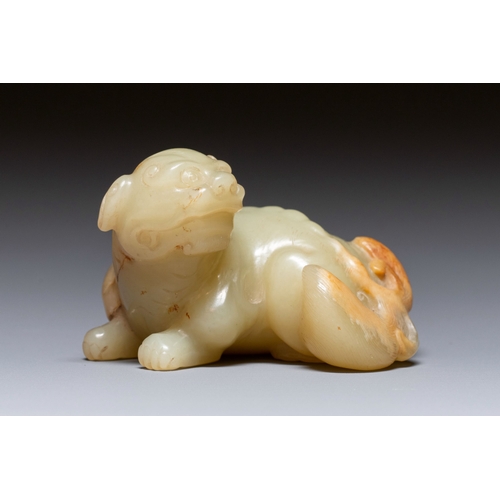 469 - A Chinese white and russet jade sculpture of a mythical beast, 18th C.Description:Dim.: 7,5 x 6 x 4,... 