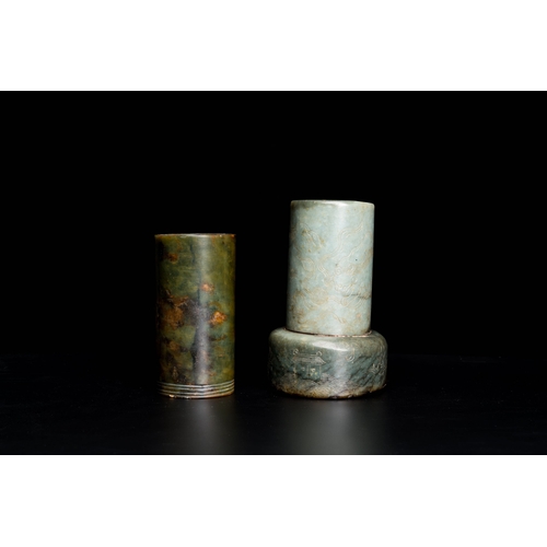 472 - Two Chinese jade brush pots, QingDescription:H.: 12,5 cm (the tallest incl. the stand) Provenance:- ... 