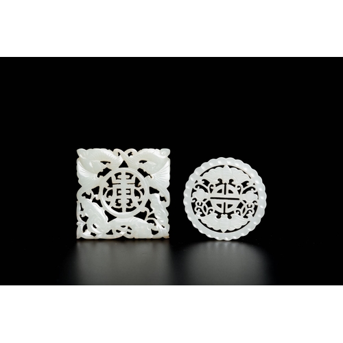 473 - Two Chinese reticulated white jade plaques with bats, QingDescription:Dim.: 6,5 x 6,5 x 1 cm (the sq... 