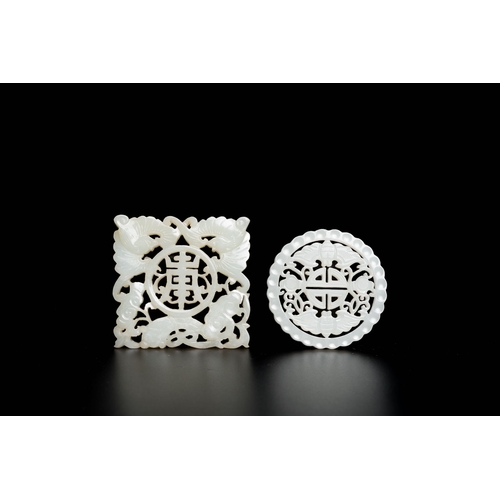 473 - Two Chinese reticulated white jade plaques with bats, QingDescription:Dim.: 6,5 x 6,5 x 1 cm (the sq... 