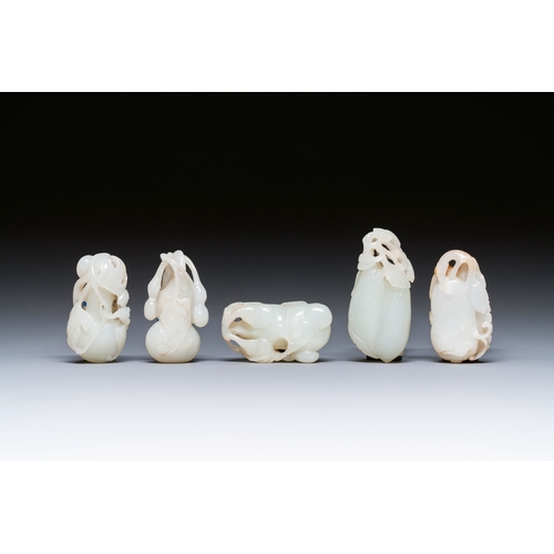 475 - Five Chinese white and celadon jade carvings, Qing/RepublicDescription:Dim.: 6,7 x 3 x 2,1 cm (the c... 