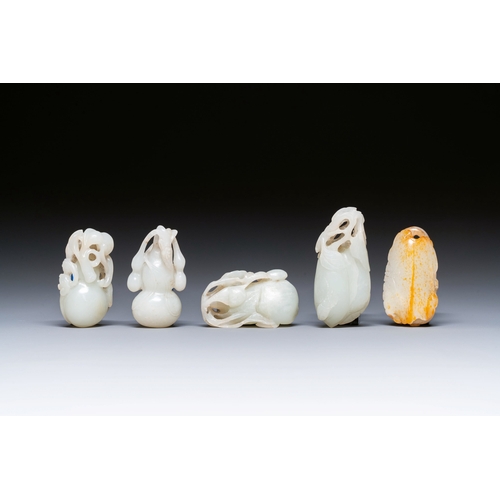 475 - Five Chinese white and celadon jade carvings, Qing/RepublicDescription:Dim.: 6,7 x 3 x 2,1 cm (the c... 