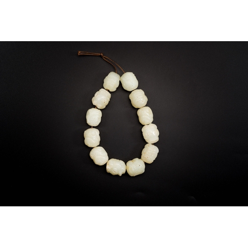 476 - A Chinese white jade 'Buddhist lion' beads bracelet, QingDescription:Circumference: ca. 36 cmL.: ca.... 