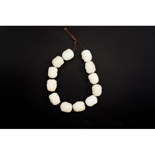 476 - A Chinese white jade 'Buddhist lion' beads bracelet, QingDescription:Circumference: ca. 36 cmL.: ca.... 