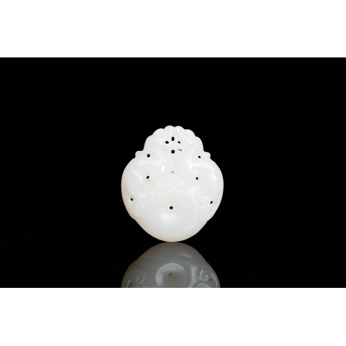 479 - A Chinese white jade 'mythical beasts' pendant, QingDescription:H.: 4,5 cm Provenance:- The collecti... 