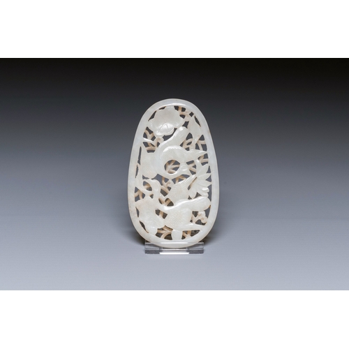 480 - A Chinese reticulated white jade plaque, QingDescription:Dim.: 10,5 x 6,5 cmCondition reports:Please... 