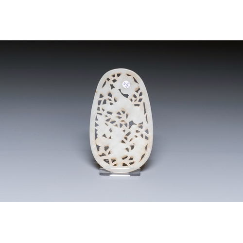 480 - A Chinese reticulated white jade plaque, QingDescription:Dim.: 10,5 x 6,5 cmCondition reports:Please... 