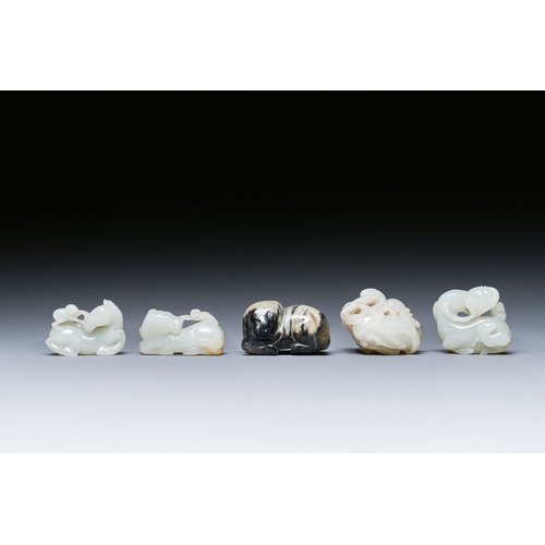 482 - Five Chinese white, celadon and grey-black jade carvings, Qing/RepublicDescription:Dim.: 5,3 x 3 x 3... 