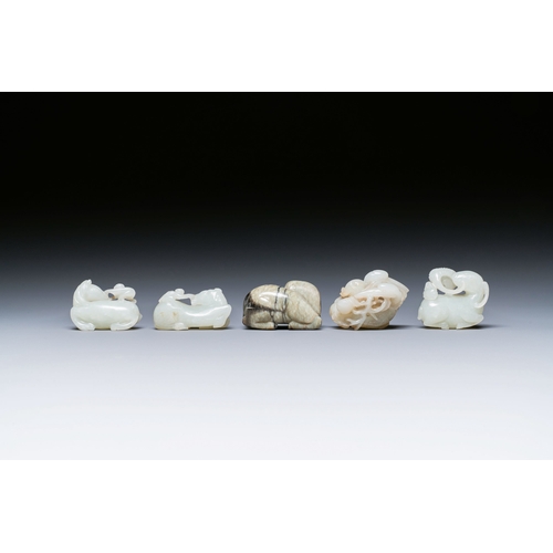 482 - Five Chinese white, celadon and grey-black jade carvings, Qing/RepublicDescription:Dim.: 5,3 x 3 x 3... 