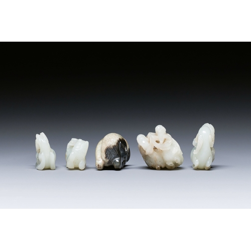 482 - Five Chinese white, celadon and grey-black jade carvings, Qing/RepublicDescription:Dim.: 5,3 x 3 x 3... 