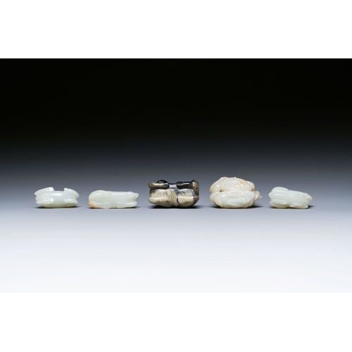 482 - Five Chinese white, celadon and grey-black jade carvings, Qing/RepublicDescription:Dim.: 5,3 x 3 x 3... 