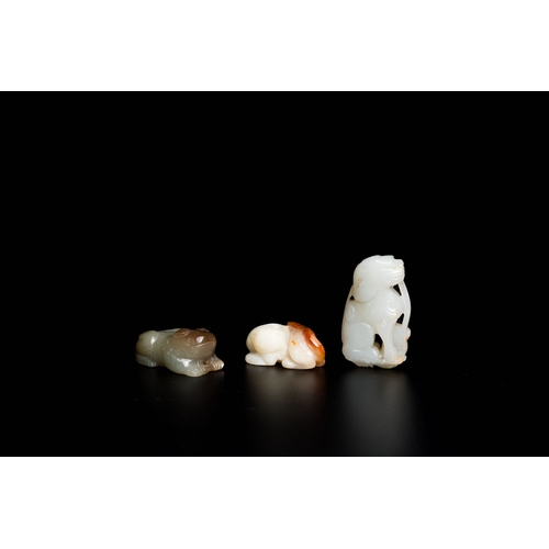 484 - Three Chinese white and celadon jade carvings of animals, Qing/RepublicDescription:Dim.: 5 x 3 x 2 c... 