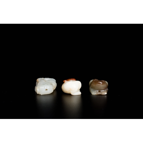 484 - Three Chinese white and celadon jade carvings of animals, Qing/RepublicDescription:Dim.: 5 x 3 x 2 c... 