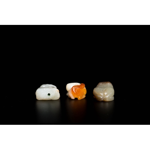 484 - Three Chinese white and celadon jade carvings of animals, Qing/RepublicDescription:Dim.: 5 x 3 x 2 c... 