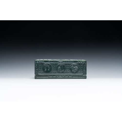 488 - A square Chinese spinach jade box and cover, 19th C.Description:Dim.: 11,5 x 11,5 x 4,5 cmCondition ... 