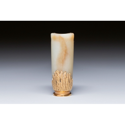 489 - A Chinese jade rhyton with 18k gold mount, 19th C.Description:H.: 7,5 cmCondition reports:Please con... 