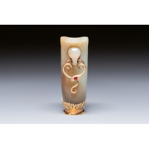 489 - A Chinese jade rhyton with 18k gold mount, 19th C.Description:H.: 7,5 cmCondition reports:Please con... 