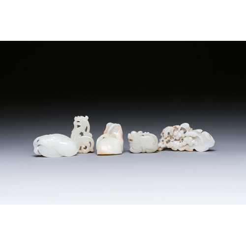 490 - Five Chinese white and celadon jade carvings, Qing/RepublicDescription:Dim.: 9,5 x 4,7 x 1,8 (the sq... 