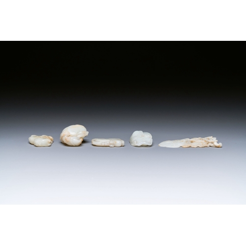 490 - Five Chinese white and celadon jade carvings, Qing/RepublicDescription:Dim.: 9,5 x 4,7 x 1,8 (the sq... 