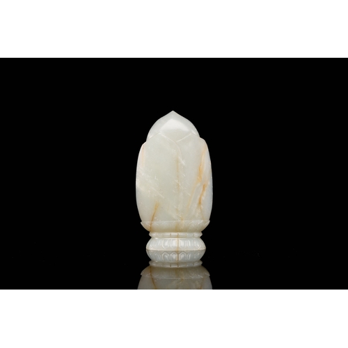 492 - A Chinese white jade sculpture of Guanyin on a lotus throne, QingDescription:H.: 12,5 cmCondition re... 