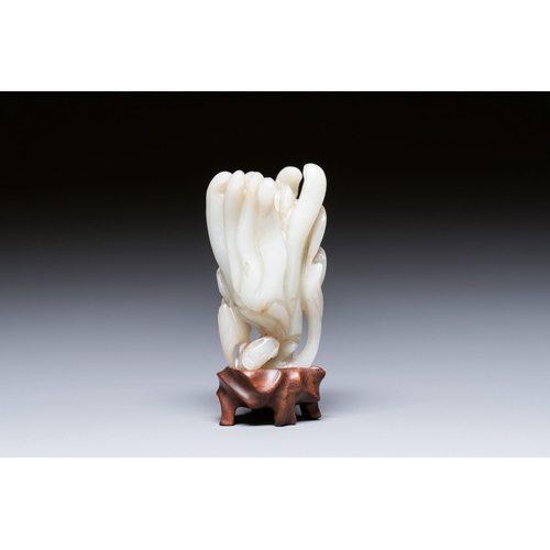 498 - A fine Chinese white jade carving of a Buddha's hand on wooden stand, QingDescription:H.: 8 cm (incl... 