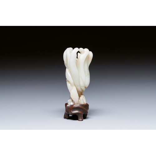 498 - A fine Chinese white jade carving of a Buddha's hand on wooden stand, QingDescription:H.: 8 cm (incl... 