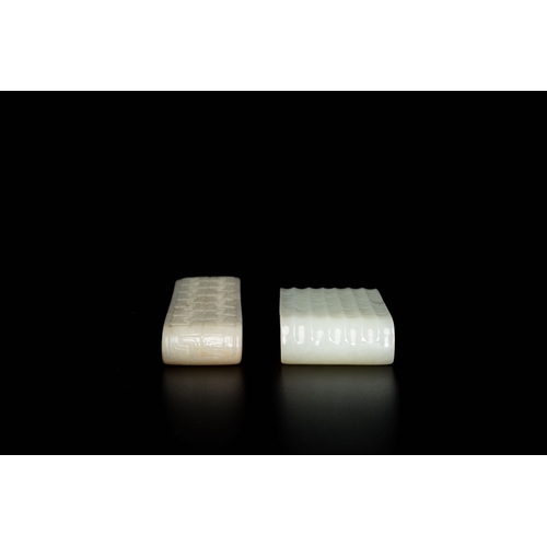 499 - Two fine Chinese white and celadon jade brush rests, QingDescription:Dim.: 13 x 3 x 1,5 cm (the long... 