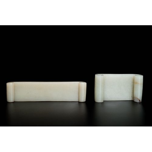 499 - Two fine Chinese white and celadon jade brush rests, QingDescription:Dim.: 13 x 3 x 1,5 cm (the long... 