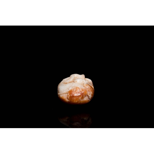 500 - A Chinese white and russet jade 'buffalo' pendant, 19th C.Description:Dim.: 7,5 x 5 x 3 cm Provenanc... 