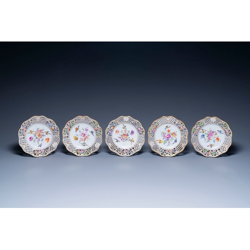 1028 - Nineteen polychrome Dresden porcelain plates and dishes, Meyers & Sohn, Germany, 19th C.Description:... 