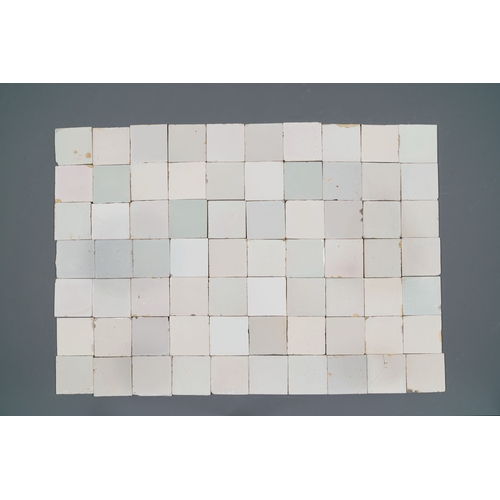 1109 - A set of 432 plain white Dutch Delft tiles, mostly 18th C.Description:Dim.: ca. 13 x 13 cm (each)Con... 