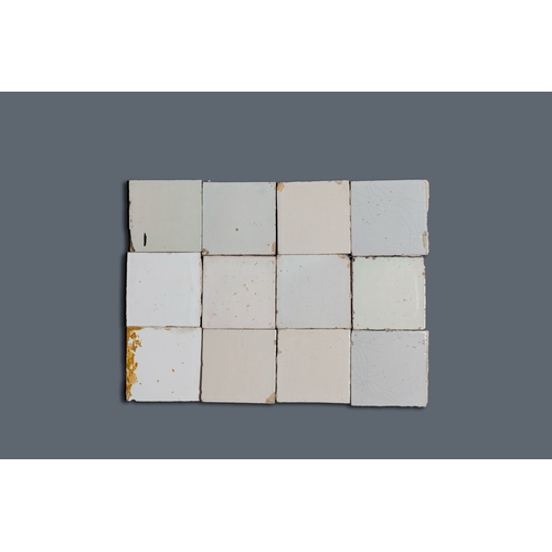 1109 - A set of 432 plain white Dutch Delft tiles, mostly 18th C.Description:Dim.: ca. 13 x 13 cm (each)Con... 