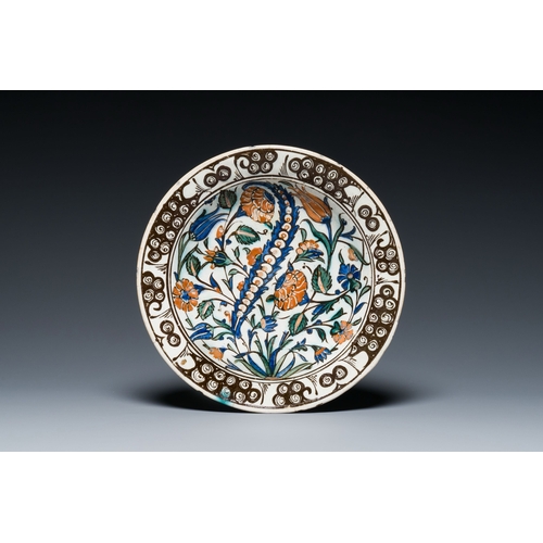 1112 - A polychrome Iznik pottery dish, Turkey, ca. 1600Description:Dia.: 30 cmCondition reports:Please con... 