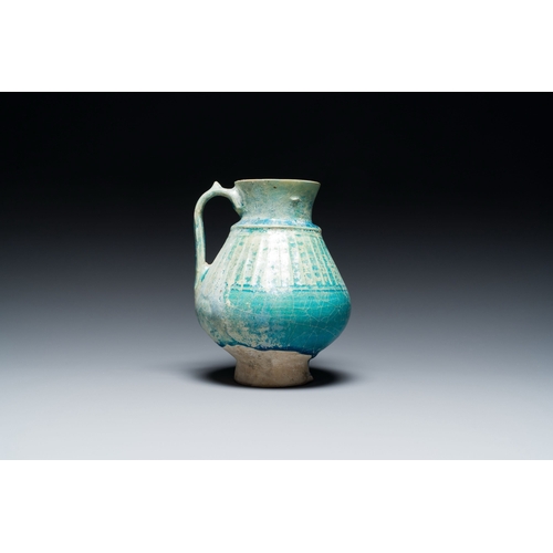 1114 - A turquoise-glazed jug, Kashan, Persia, 13th C.Description:H.: 18 cmCondition reports:Please contact... 