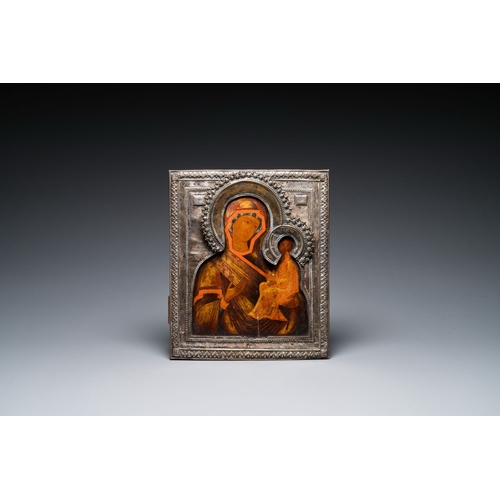 1116 - A Russian 'Mother of God' icon with silver riza, 19th C.Description:Dim.: 35 x 30 cmCondition report... 