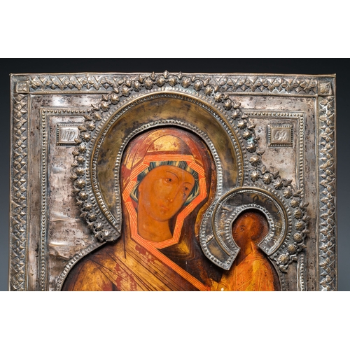 1116 - A Russian 'Mother of God' icon with silver riza, 19th C.Description:Dim.: 35 x 30 cmCondition report... 