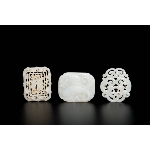 507 - Two Chinese white jade reticulated carvings and a ruyi scepter plaque, QingDescription:Dim.: 5,5 x 4... 